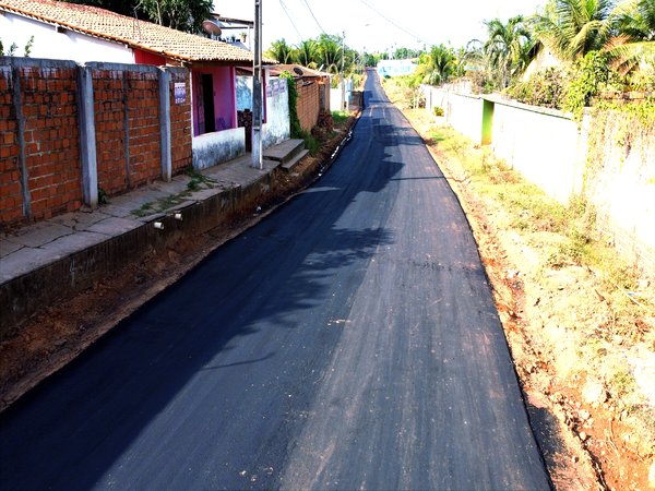 Prefeitura de Bom Lugar segue com pavimentação asfáltica na cidade.