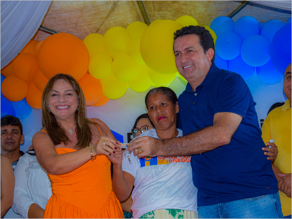 PREFEITA MARLENE ENTREGA 42 CASAS POPULARES NO POVOADO JATÓBA